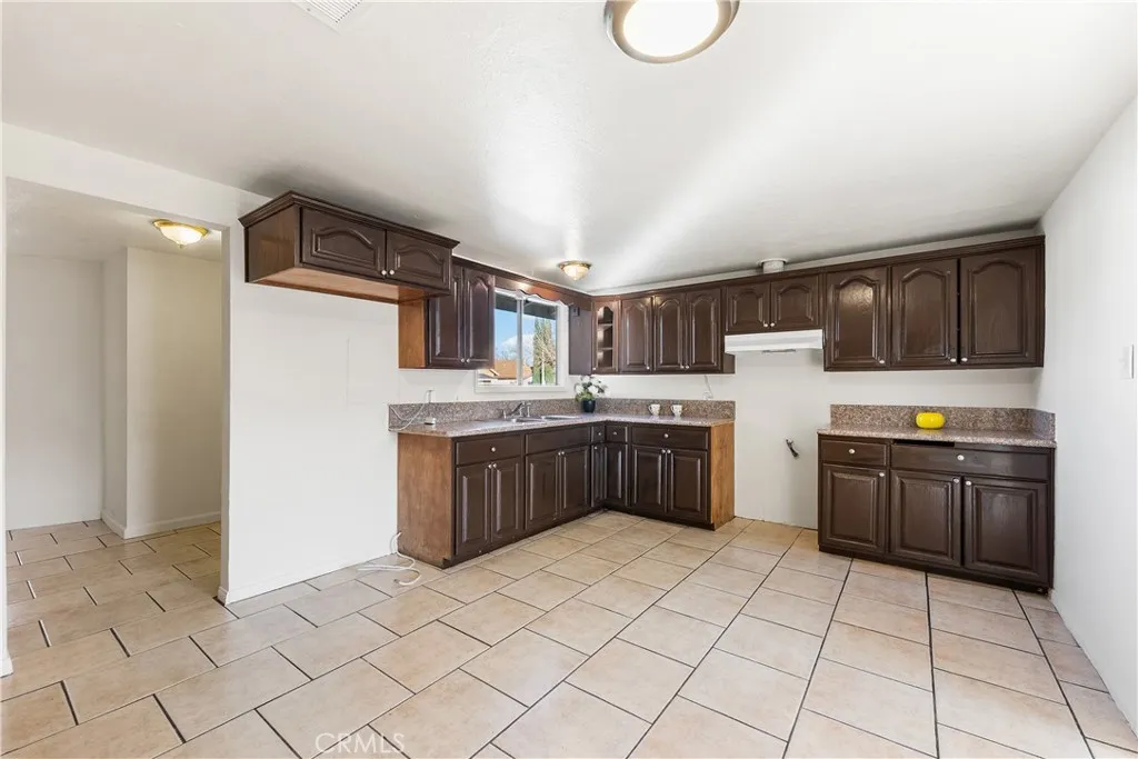 1252 E Avenue R6, Palmdale, California 93550 home-pic-12