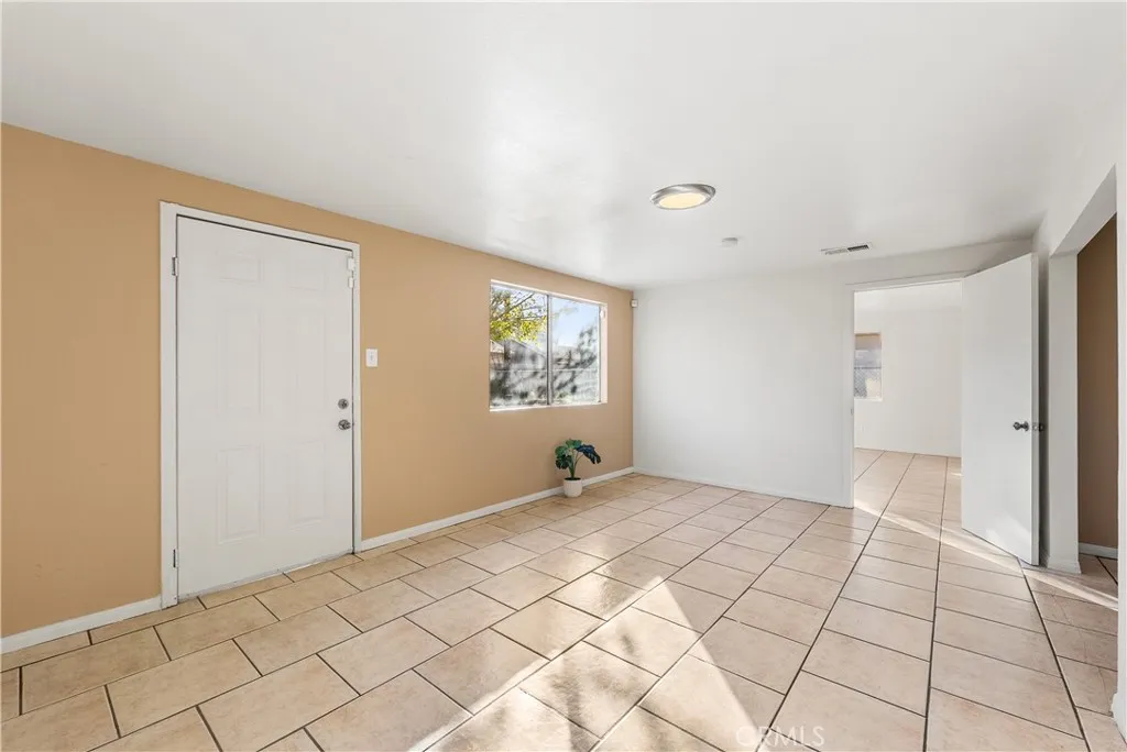 1252 E Avenue R6, Palmdale, California 93550 home-pic-17