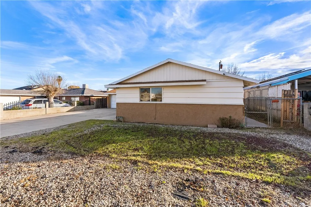 1252 E Avenue R6, Palmdale, California 93550 home-pic-36