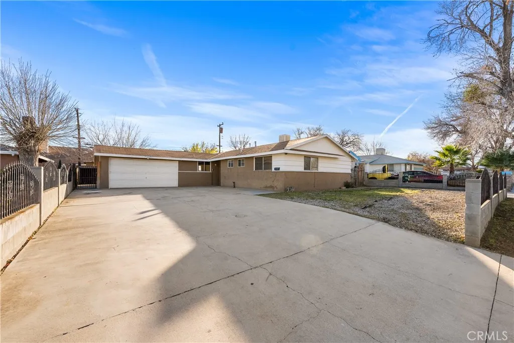 1252 E Avenue R6, Palmdale, California 93550 home-pic-1