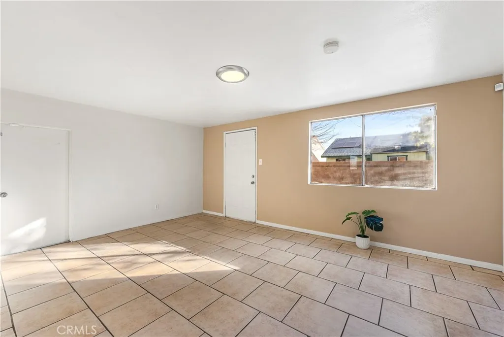 1252 E Avenue R6, Palmdale, California 93550 home-pic-16