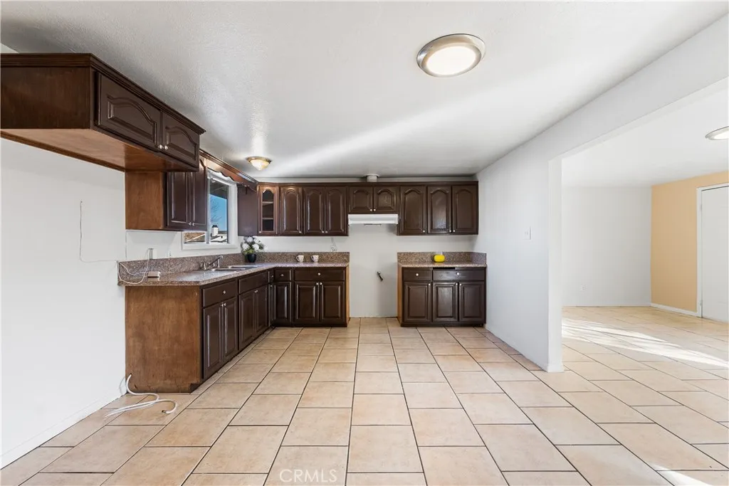 1252 E Avenue R6, Palmdale, California 93550 home-pic-15