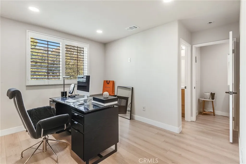 23301 Montecito, Valencia, California 91354 home-pic-26
