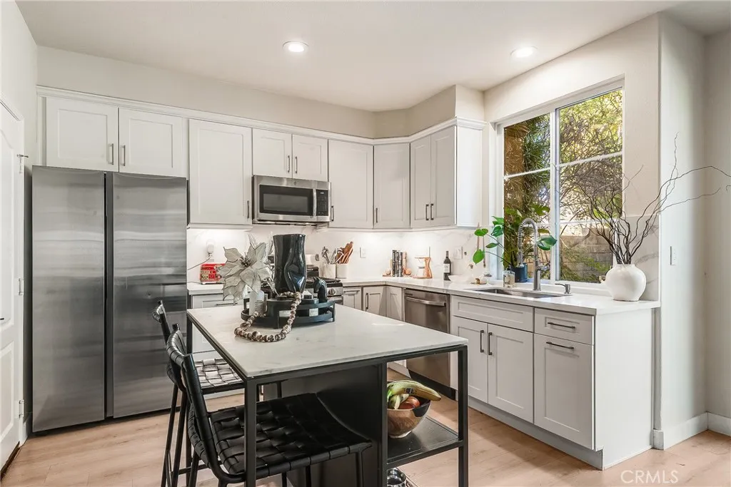 23301 Montecito, Valencia, California 91354 home-pic-11