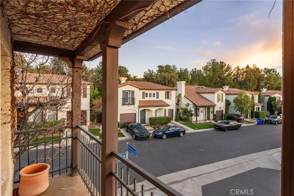 23301 Montecito, Valencia, California 91354 home-pic-25