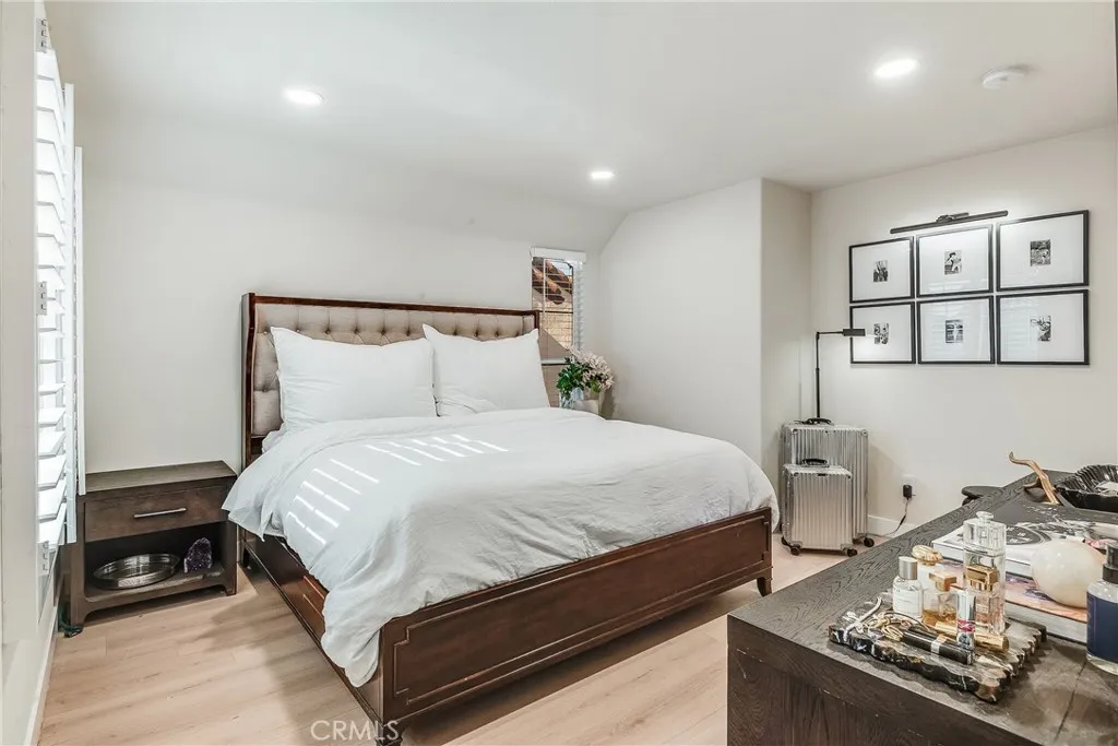 23301 Montecito, Valencia, California 91354 home-pic-19