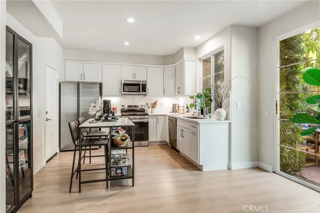 23301 Montecito, Valencia, California 91354 home-pic-8