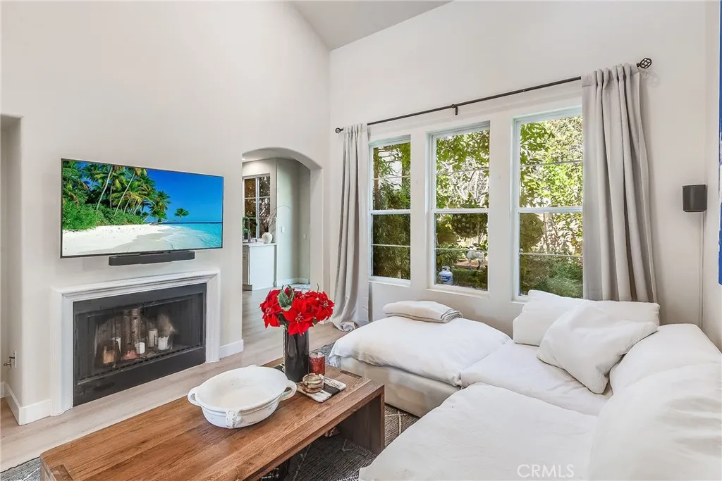 23301 Montecito, Valencia, California 91354 home-pic-7