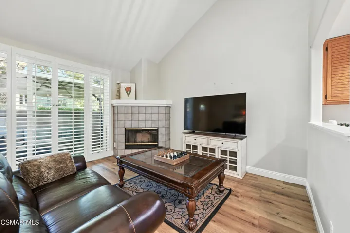22203 Shadow Valley Cir Chatsworth-13