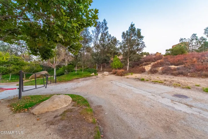 22203 Shadow Valley Cir Chatsworth-41