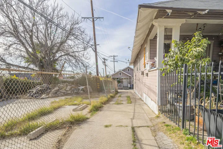 2415 N Gates Street, Los Angeles, California 90031