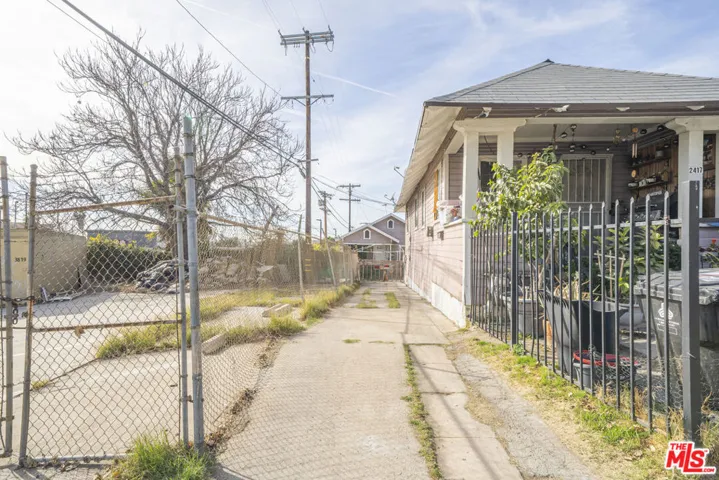 2415 Drive way