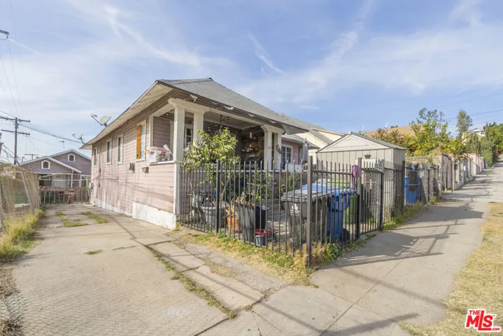 2417 Gates 1bd 1ba