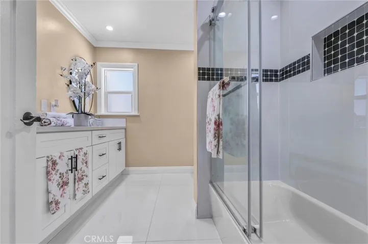 423 S Poinsettia, Compton, California 90221