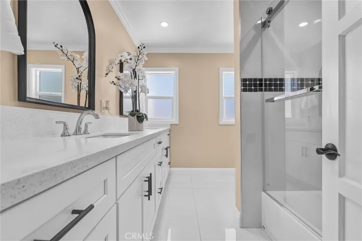 423 S Poinsettia, Compton, California 90221