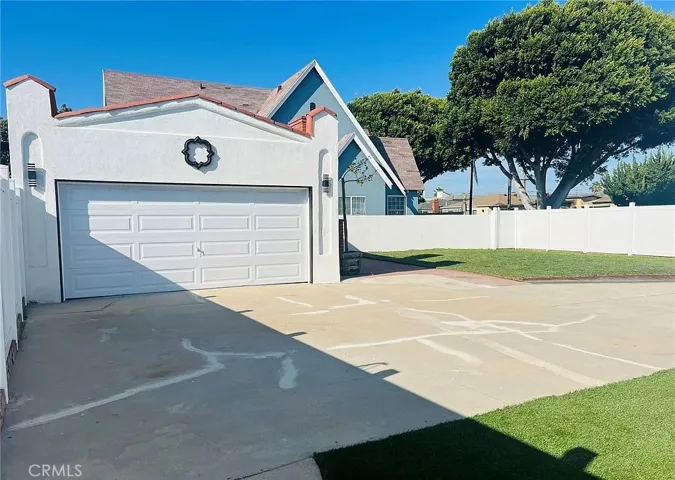 423 S Poinsettia, Compton, California 90221