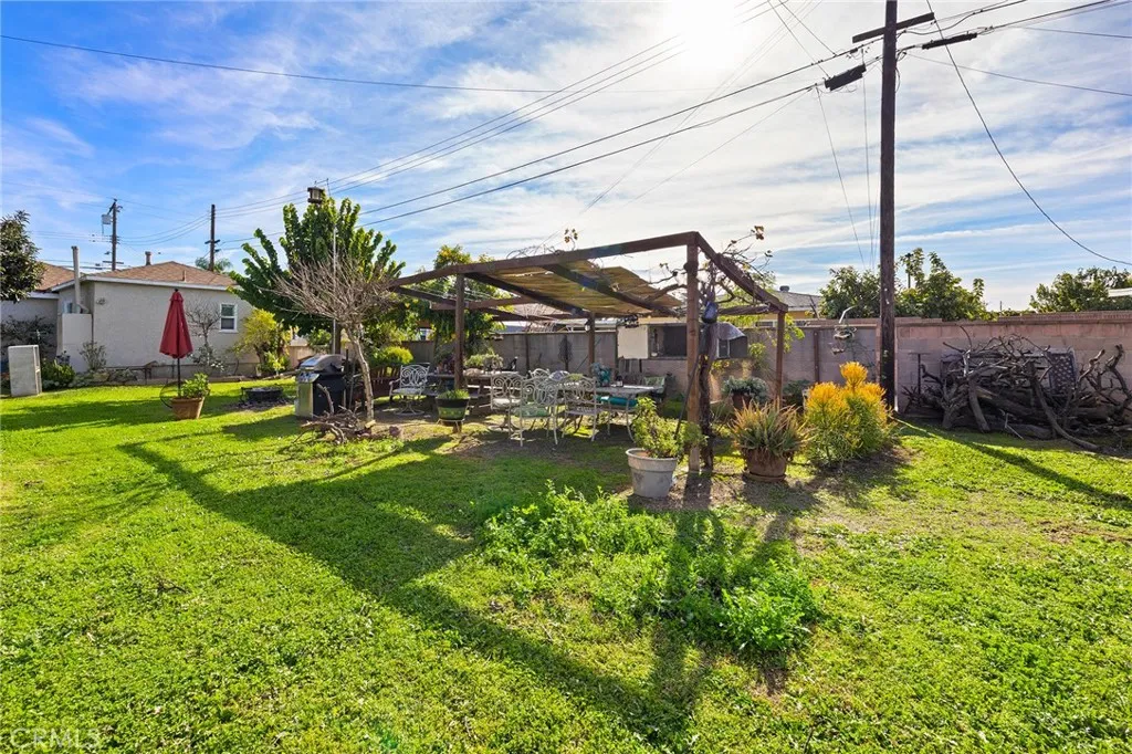 15551 Cornuta, Bellflower, California 90706 home-pic-14