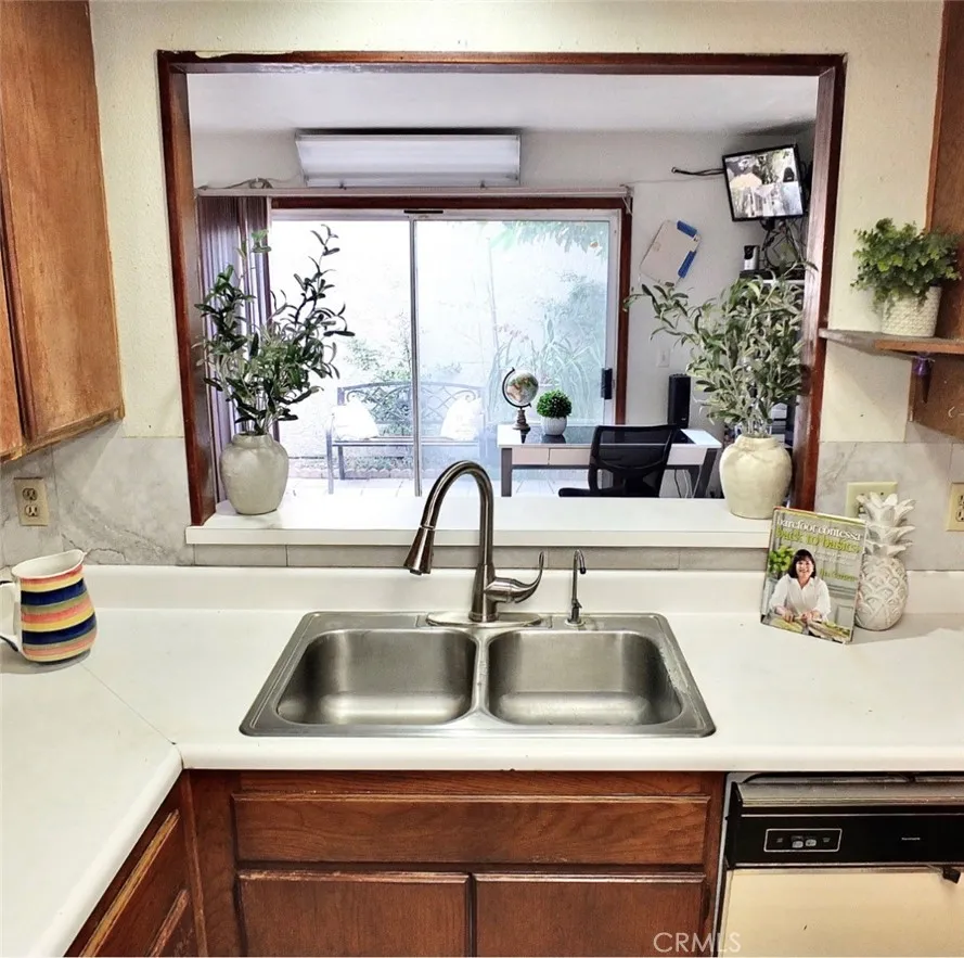 253 Orleans Way, Long Beach, California 90805 home-pic-8