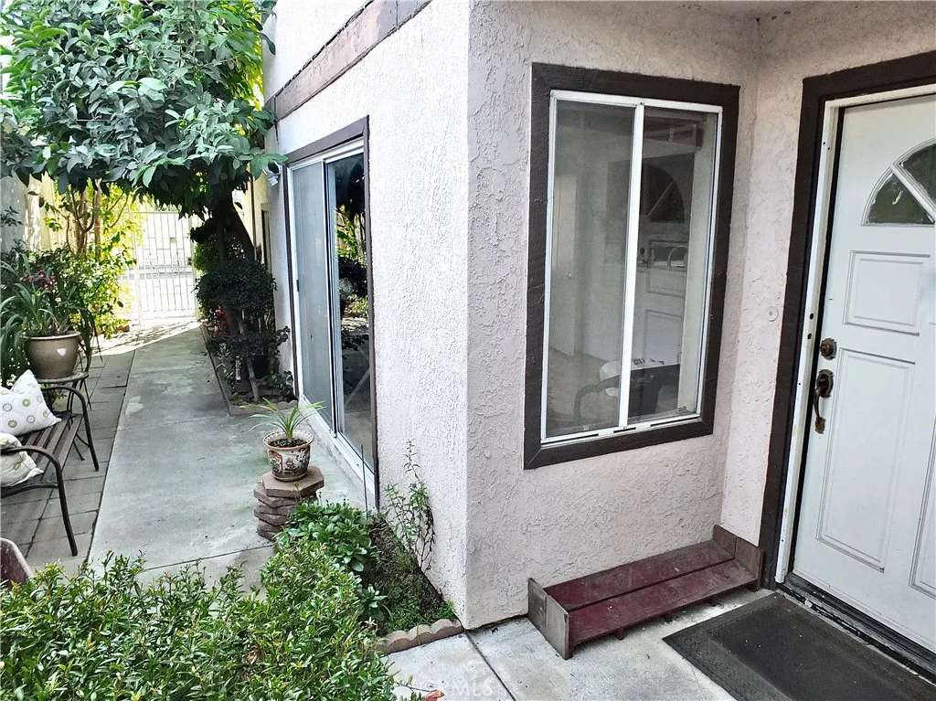 253 Orleans Way, Long Beach, California 90805 home-pic-3