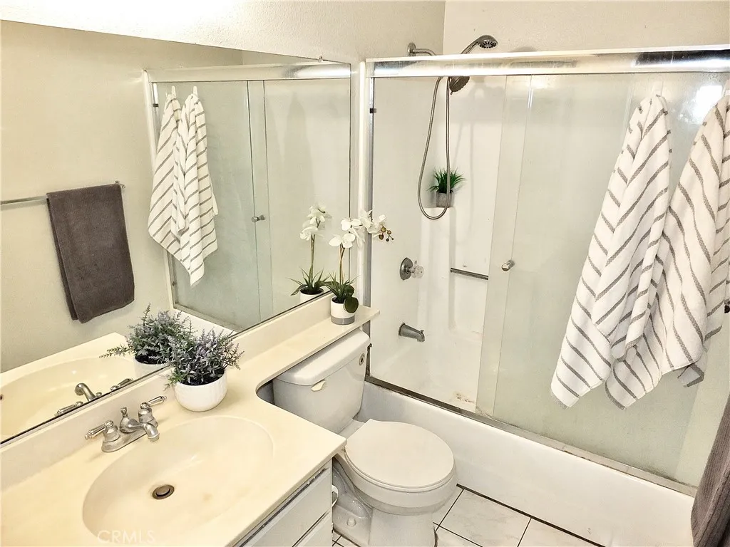 253 Orleans Way, Long Beach, California 90805 home-pic-11