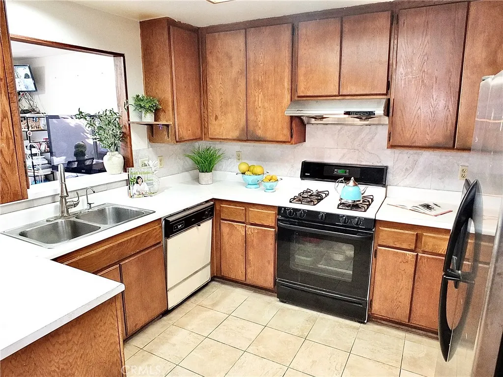 253 Orleans Way, Long Beach, California 90805 home-pic-18