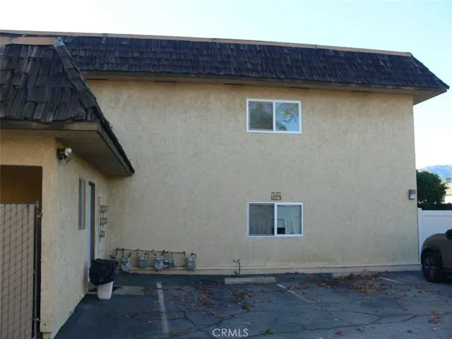 4 open driveway on site