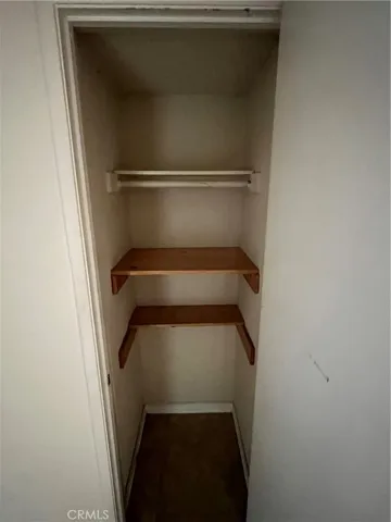 Unit B 1/1 closet