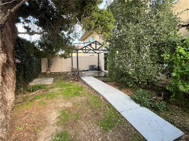 Unit A 2/1 fenced yard