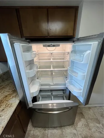 Unit A 2/1 newer refrig