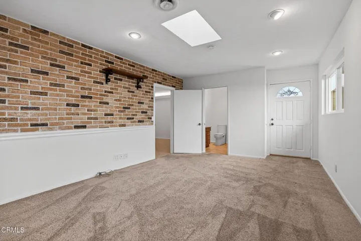 39-web-or-mls-UpmarketMedia_312R-119