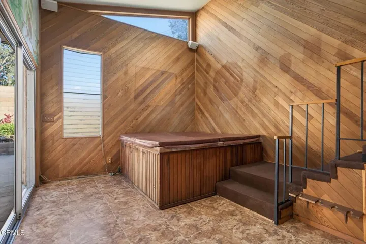 56-web-or-mls-UpmarketMedia_312R-170