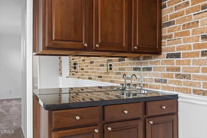 38-web-or-mls-UpmarketMedia_312R-117