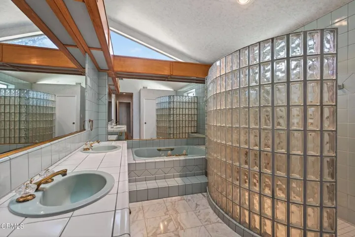 50-web-or-mls-UpmarketMedia_312R-151