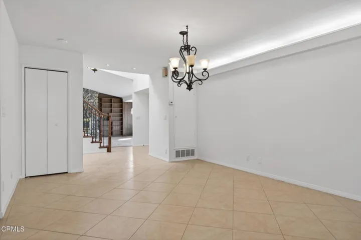 26-web-or-mls-UpmarketMedia_312R-081