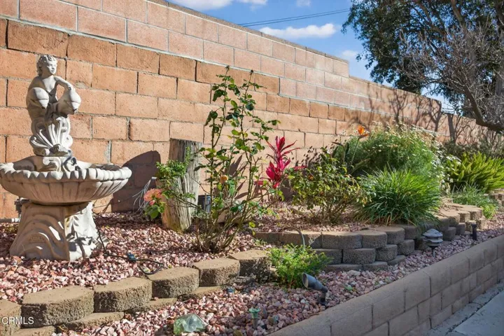 64-web-or-mls-UpmarketMedia_312R-195