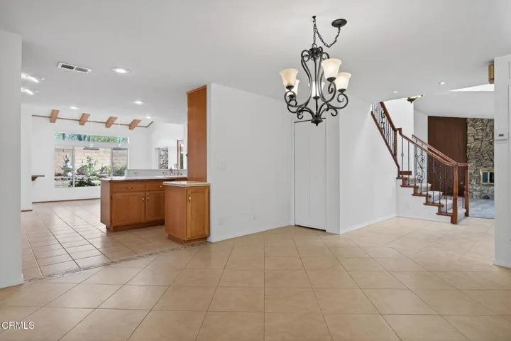 25-web-or-mls-UpmarketMedia_312R-077