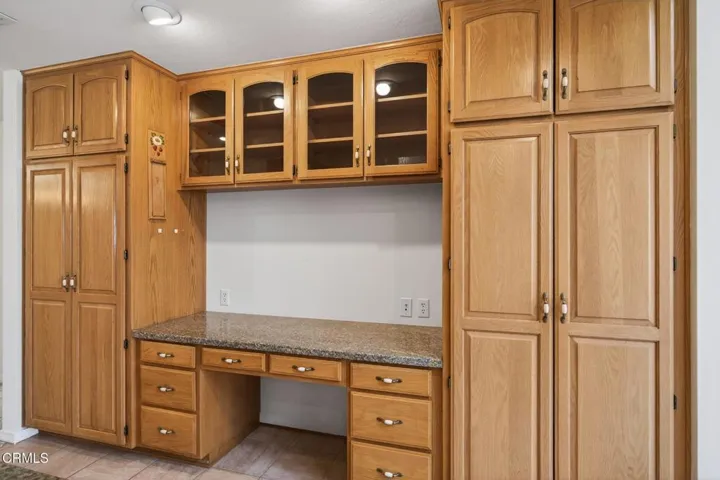 32-web-or-mls-UpmarketMedia_312R-098