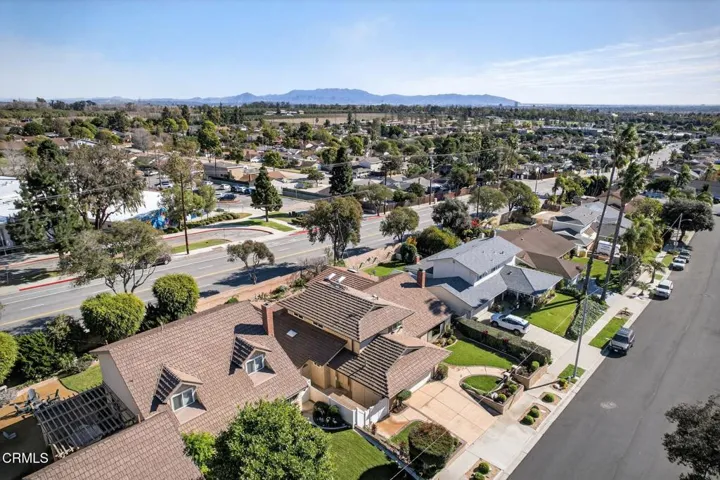 79-web-or-mls-UpmarketMedia_312R_AER-016