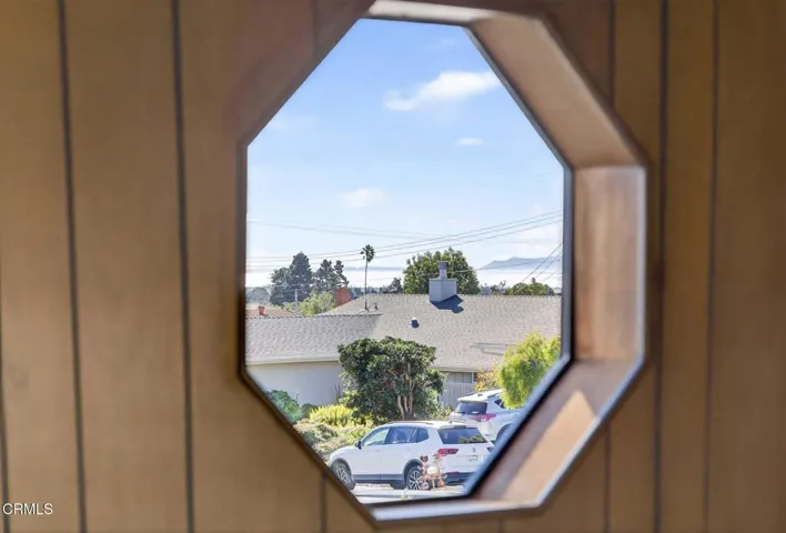 6-web-or-mls-UpmarketMedia_312R-017