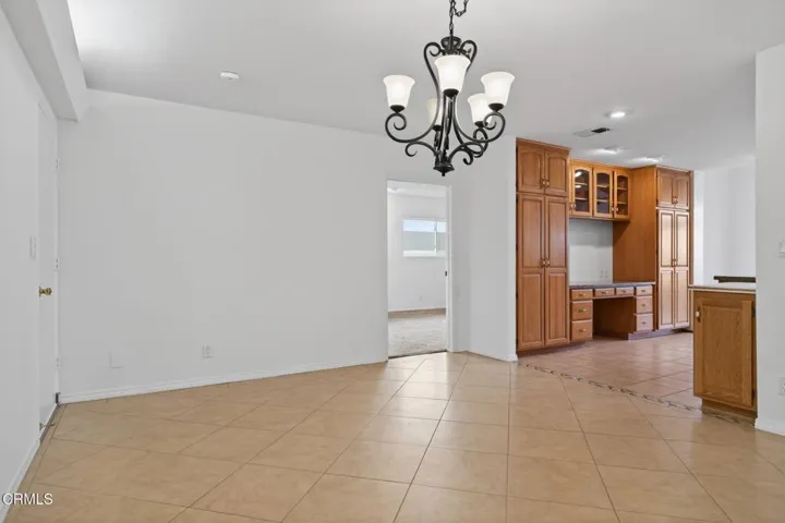 24-web-or-mls-UpmarketMedia_312R-075
