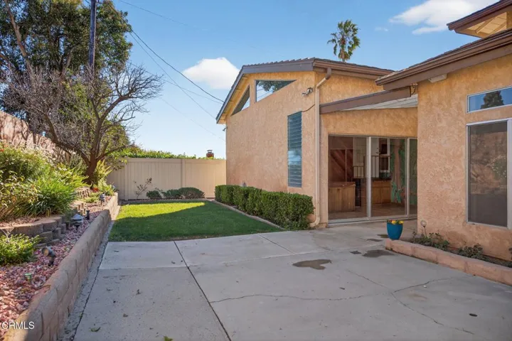63-web-or-mls-UpmarketMedia_312R-192