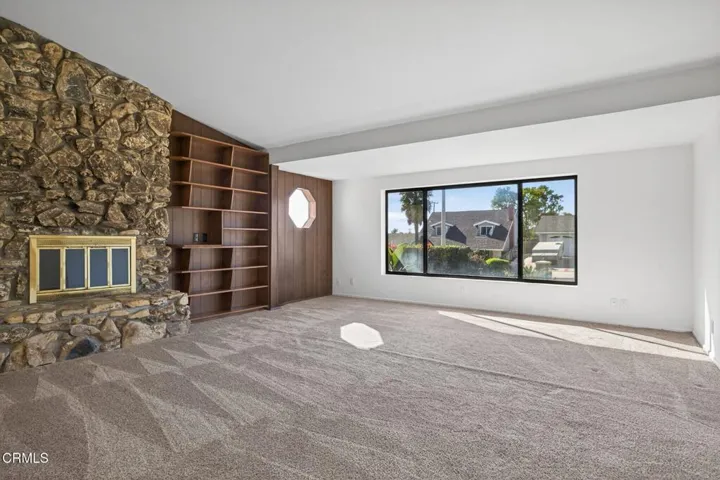 18-web-or-mls-UpmarketMedia_312R-055