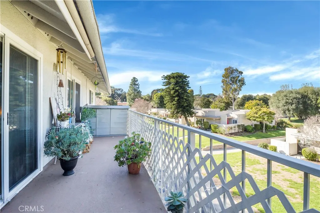 957 Calle Aragon N, Laguna Woods, California 92637 home-pic-14