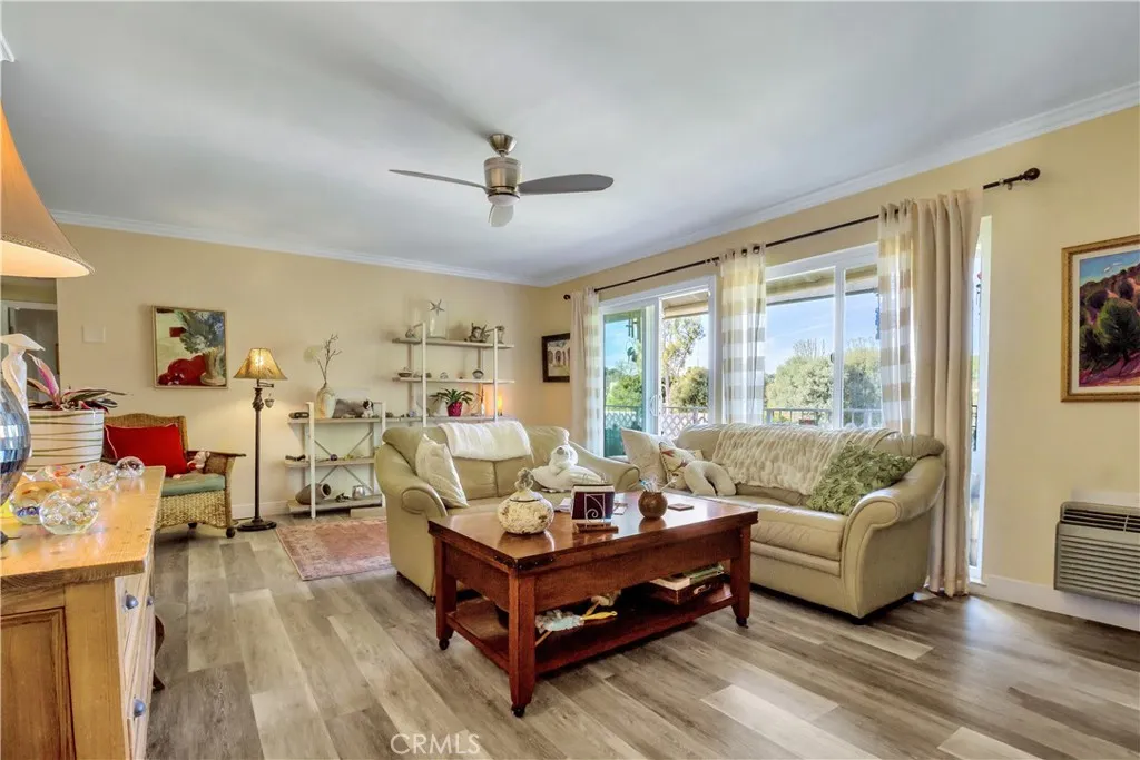 957 Calle Aragon N, Laguna Woods, California 92637 home-pic-1