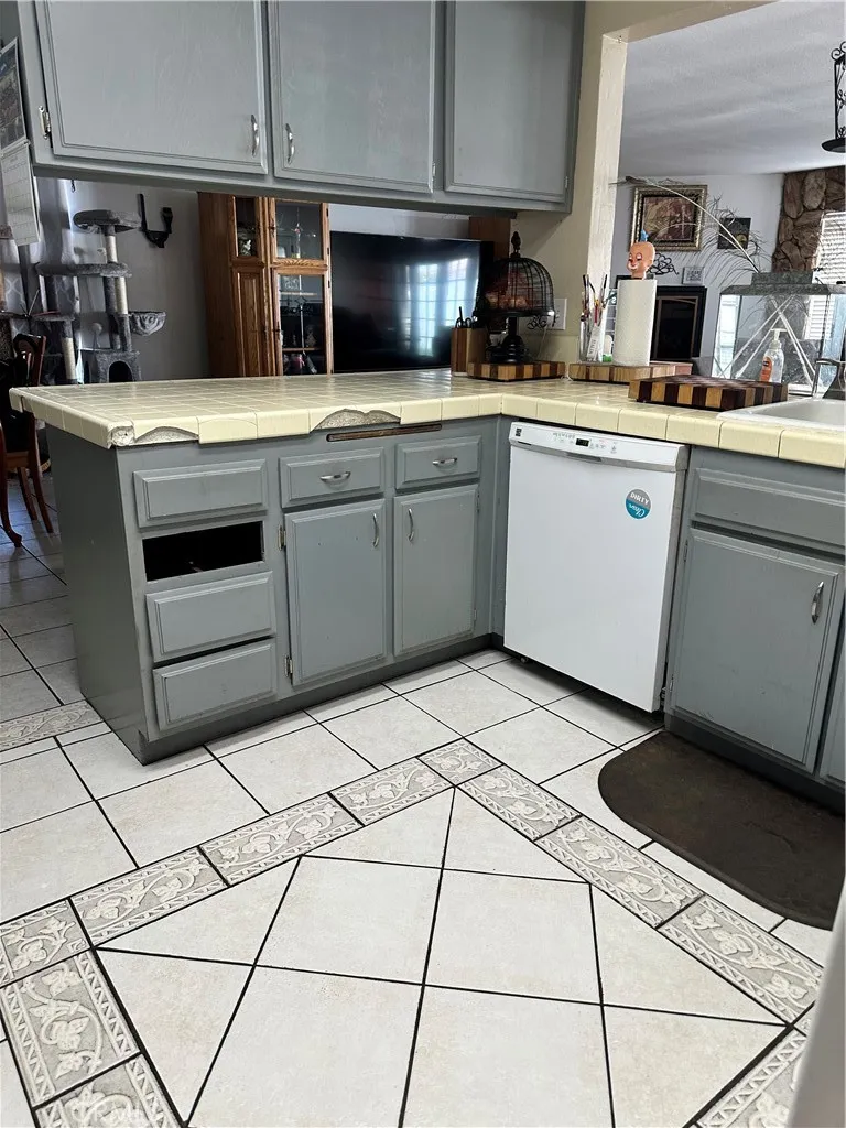 22170 Raven Way, Grand Terrace, California 92313 home-pic-9
