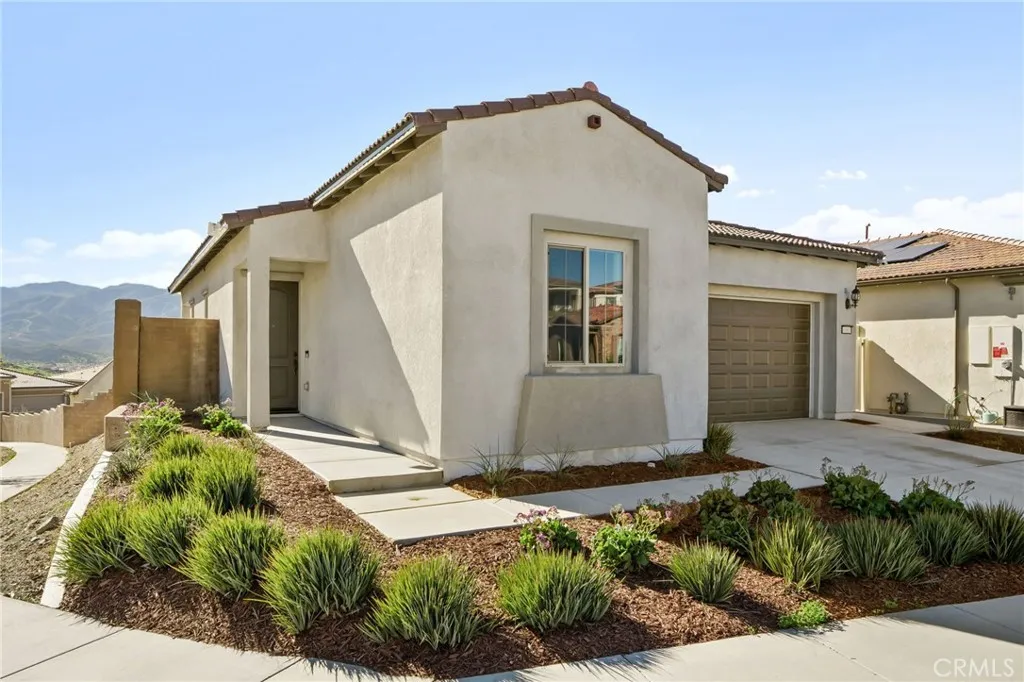 11957 Shadeland, Corona, California 92883 home-pic-2