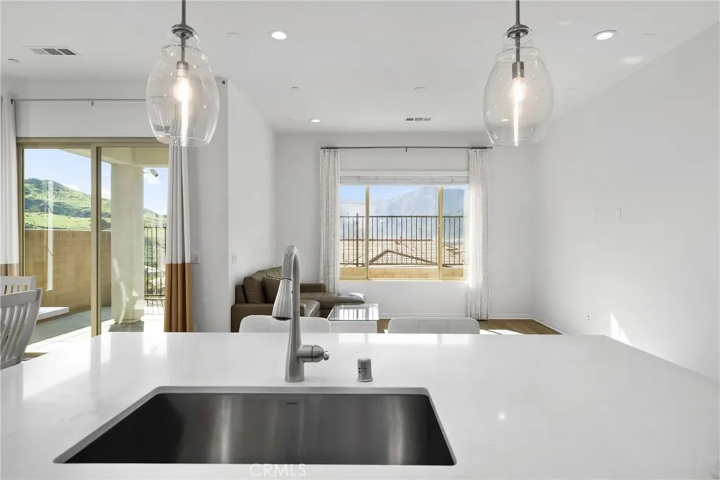 11957 Shadeland, Corona, California 92883 home-pic-15
