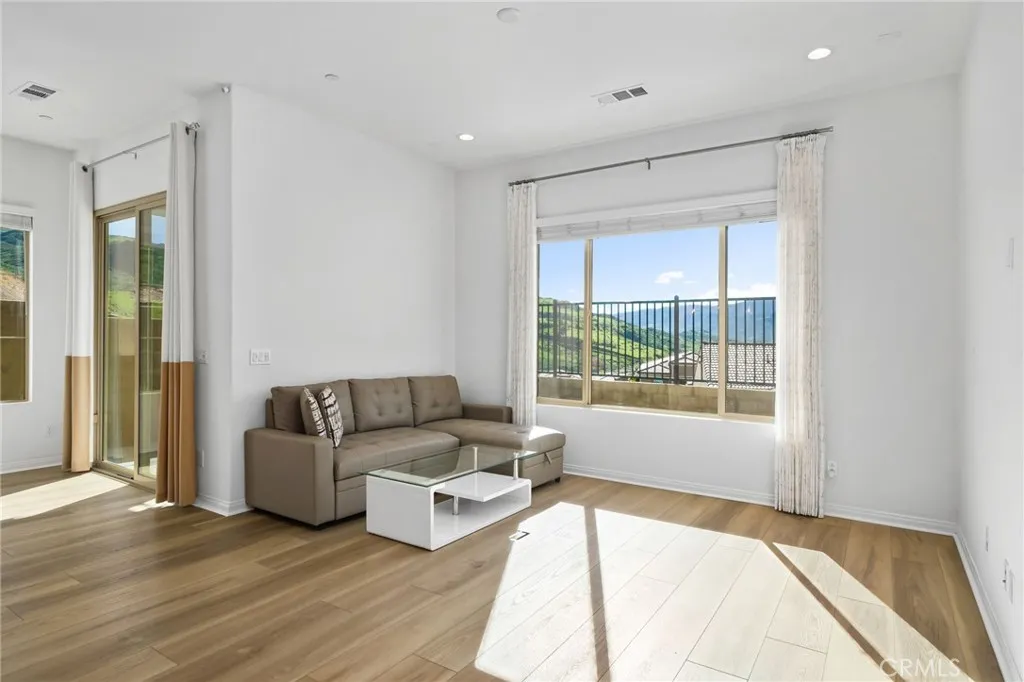 11957 Shadeland, Corona, California 92883 home-pic-10