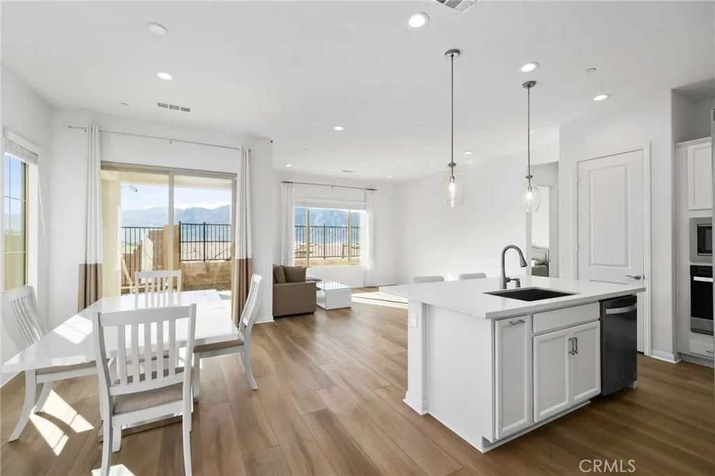 11957 Shadeland, Corona, California 92883 home-pic-7