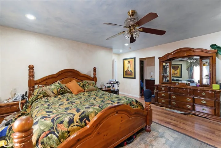 Primary Suite with Walk in closet.